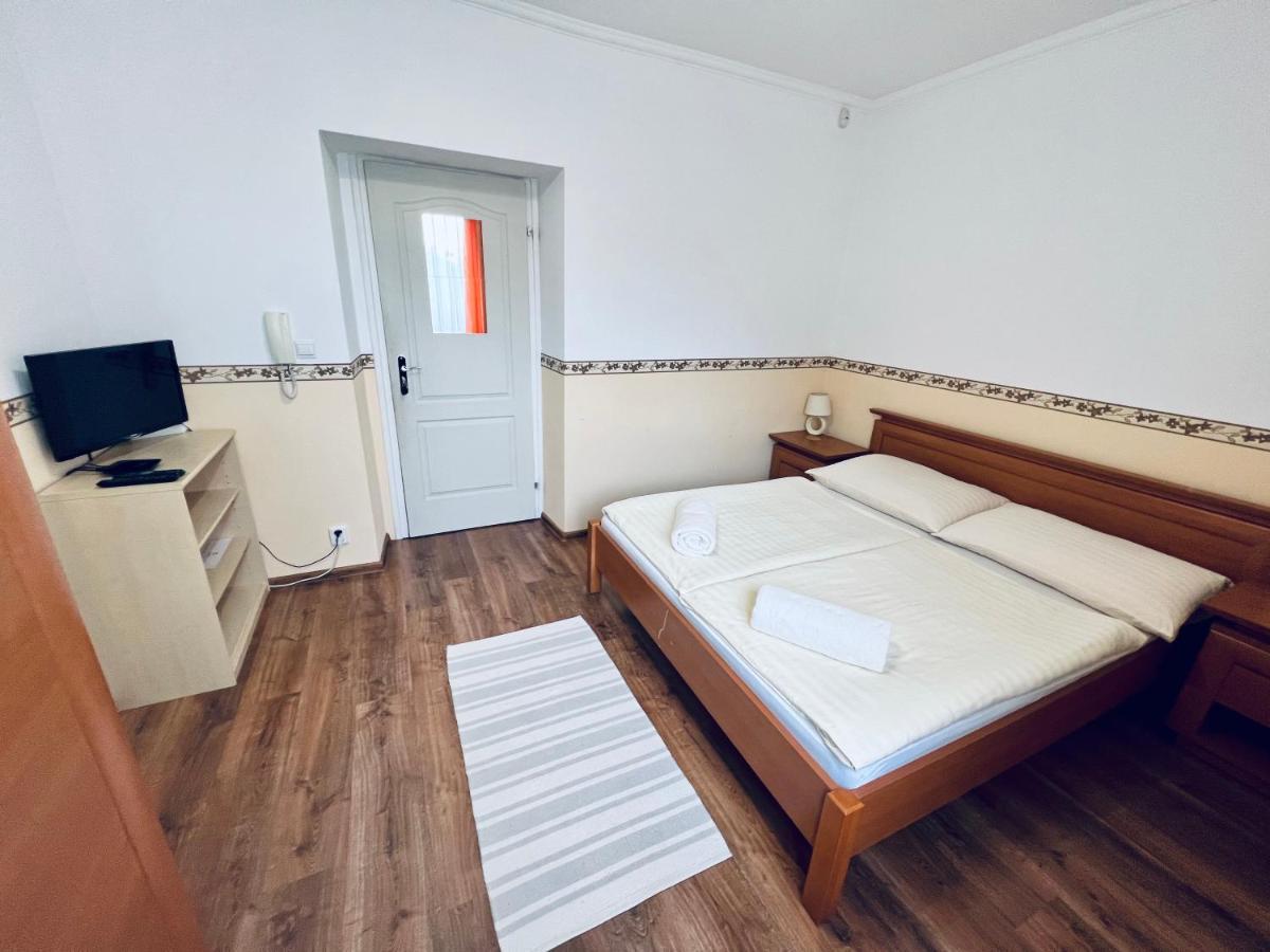 Ferienwohnung Privat Adriana Kremnitz Exterior foto